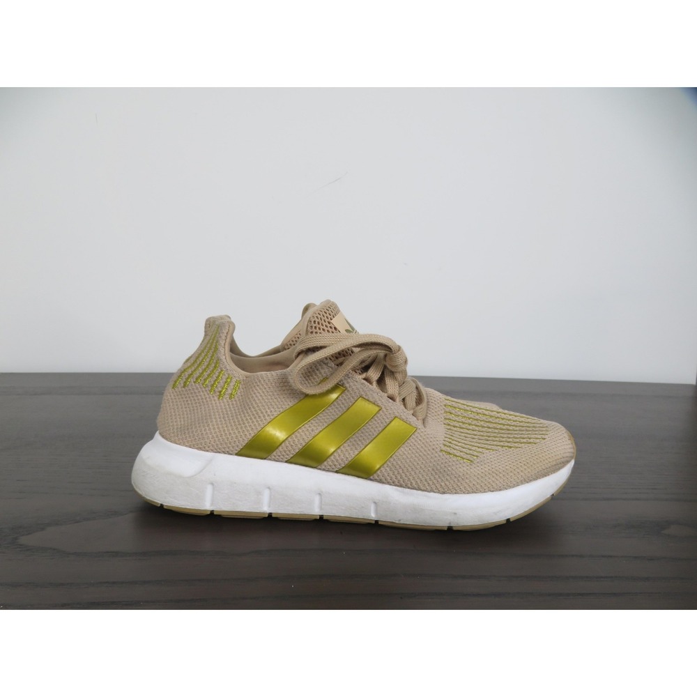 Adidas Swift Run Mens Size 7 Womens 8 Shoes Beige Running Sneakers AC8538